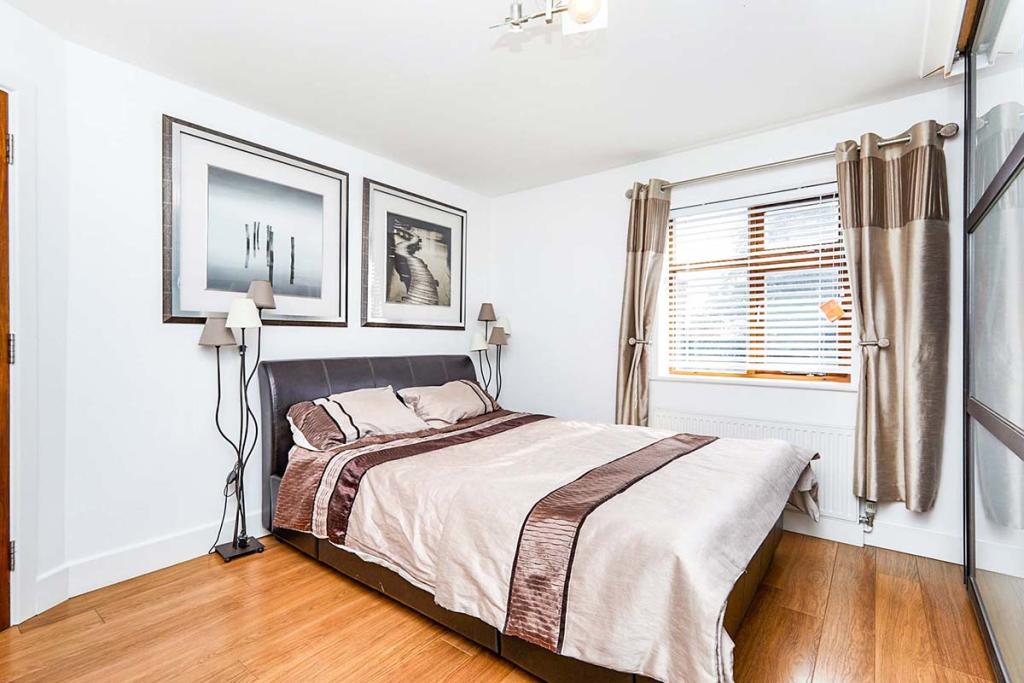 5 bedroom detached house for sale in Court Farm Lane, Branston, Burton