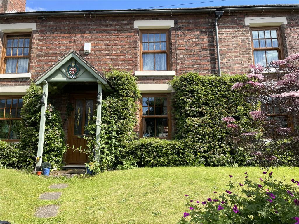 4 bedroom terraced house for sale in Linton Road, Castle Gresley