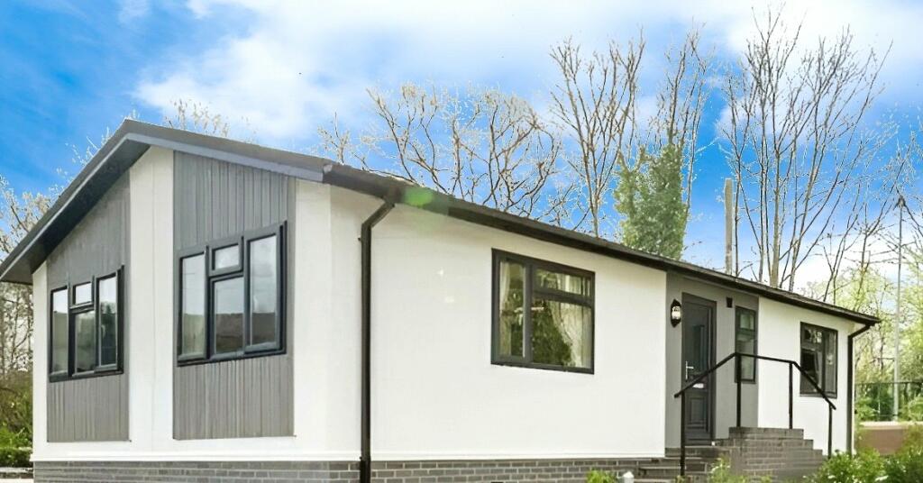 2 bedroom retirement property for sale in Park Road, Overseal