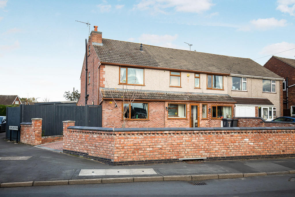 6 bedroom semidetached house for sale in Weston Lane, Bulkington