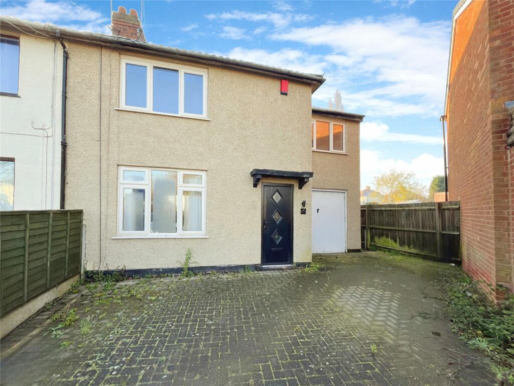4 bedroom end of terrace house for sale in North Avenue, Bedworth