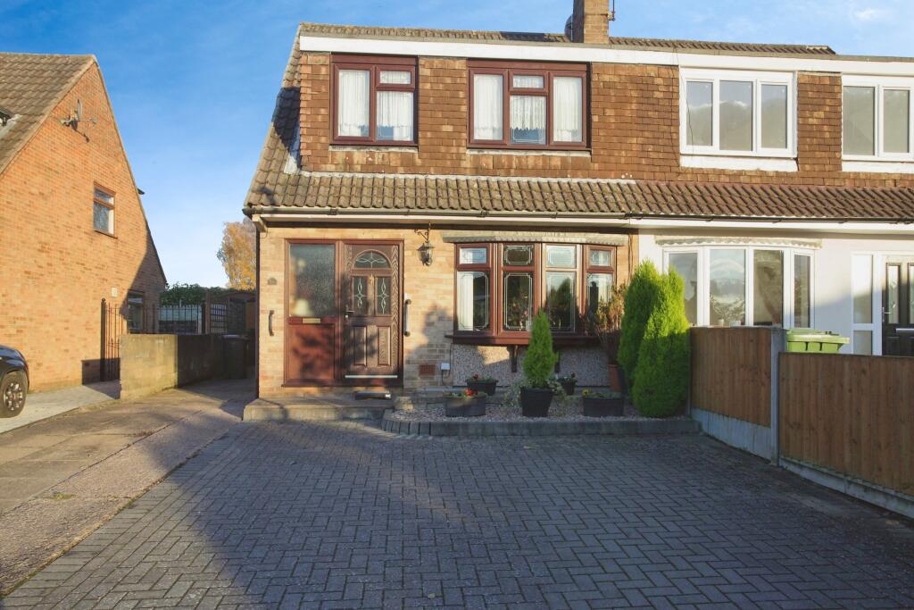3 bedroom semidetached house for sale in Ambleside Road, Bedworth