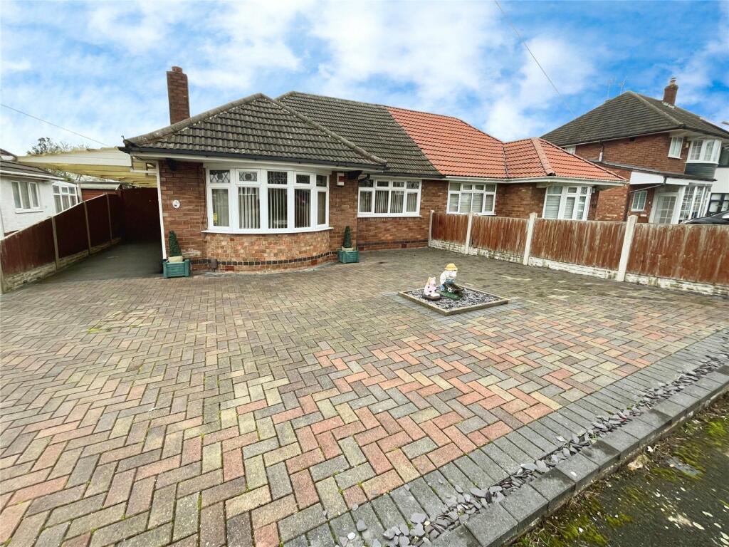 2 bedroom bungalow for sale in Amberley Avenue, Bulkington, Bedworth