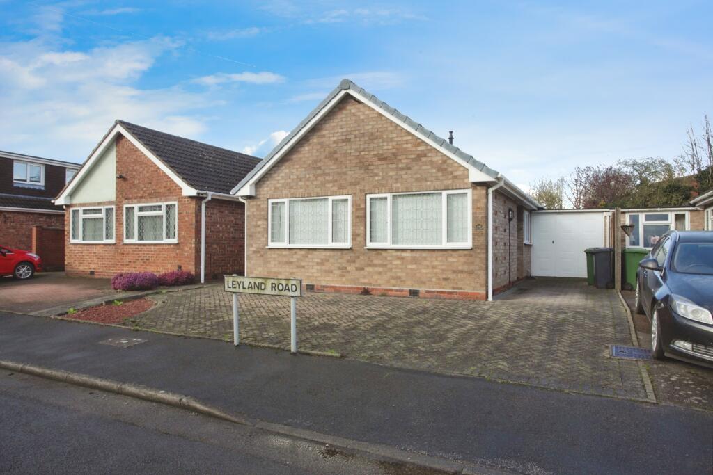 2 bedroom bungalow for sale in Leyland Road, Bulkington, Bedworth