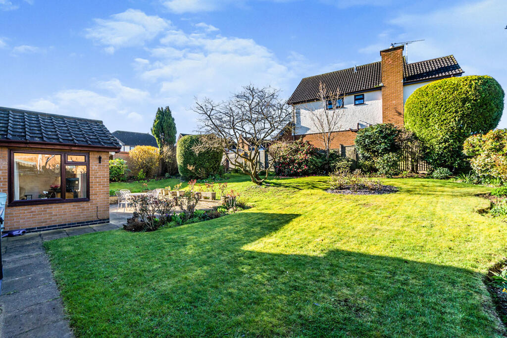 4 bedroom detached house for sale in Salisbury Road, Burbage, Hinckley