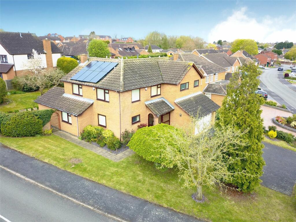 4 bedroom detached house for sale in Salisbury Road, Burbage, Hinckley