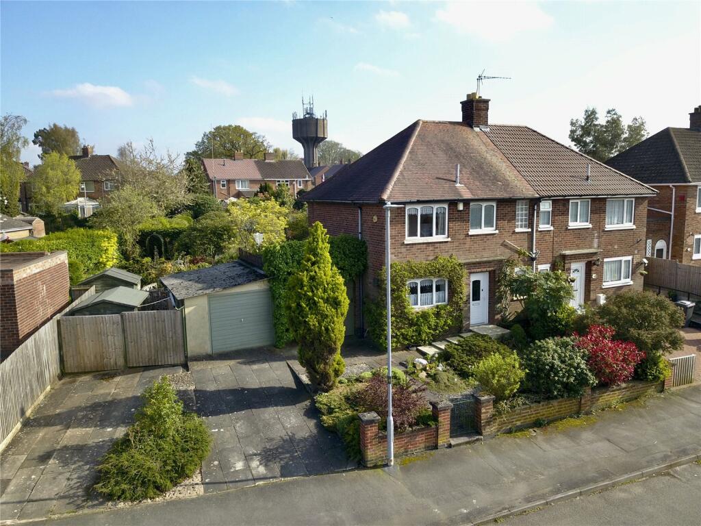 3 bedroom semidetached house for sale in Queensway, Barwell, Leicester