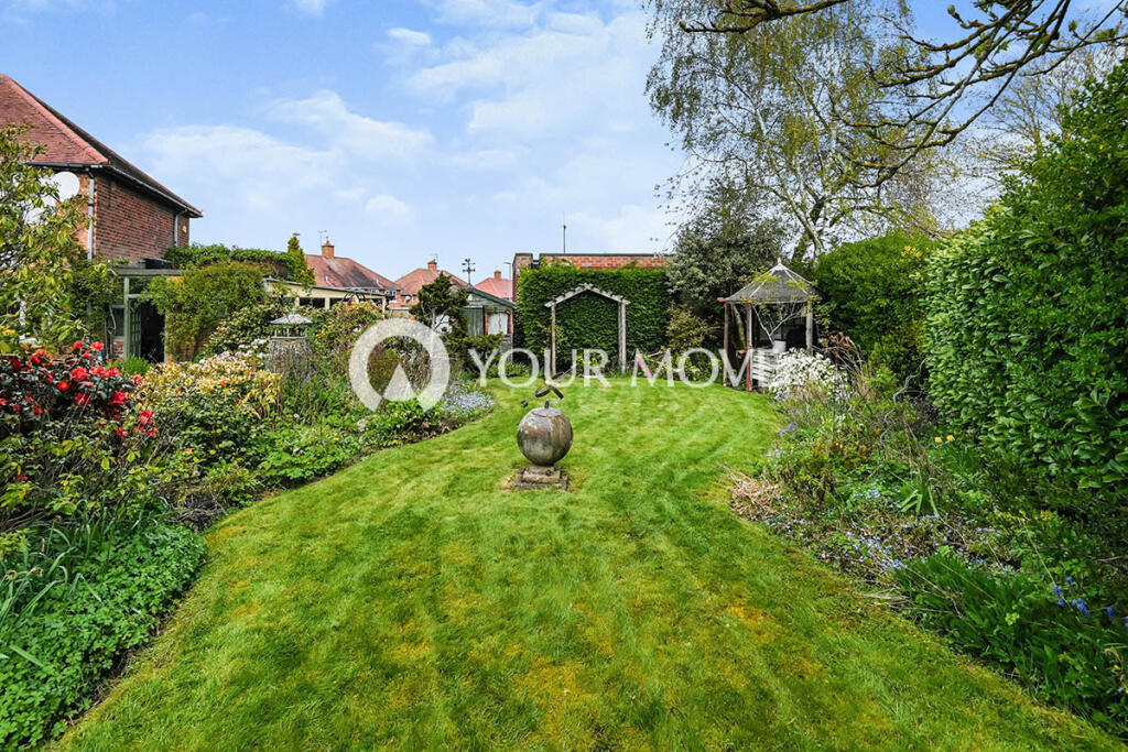 3 bedroom semidetached house for sale in Queensway, Barwell, Leicester