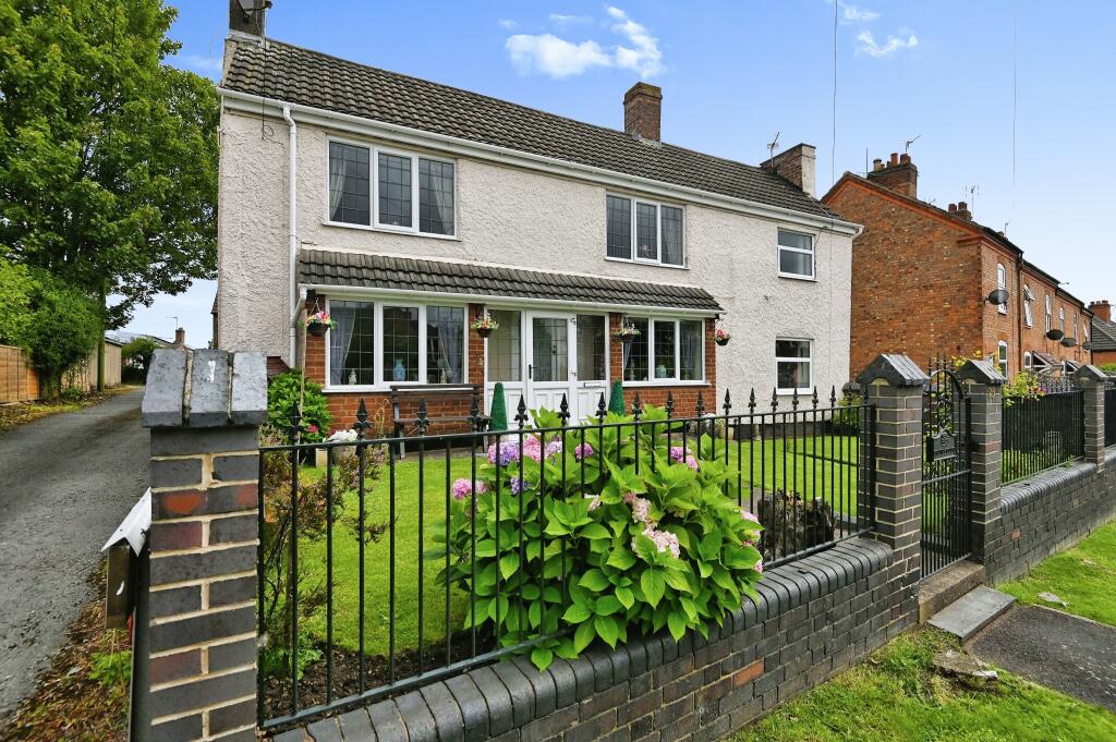 3 bedroom semidetached house for sale in Newbold Road, Barlestone