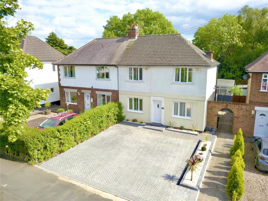 3 bedroom semidetached house for sale in Strathmore Road, Hinckley