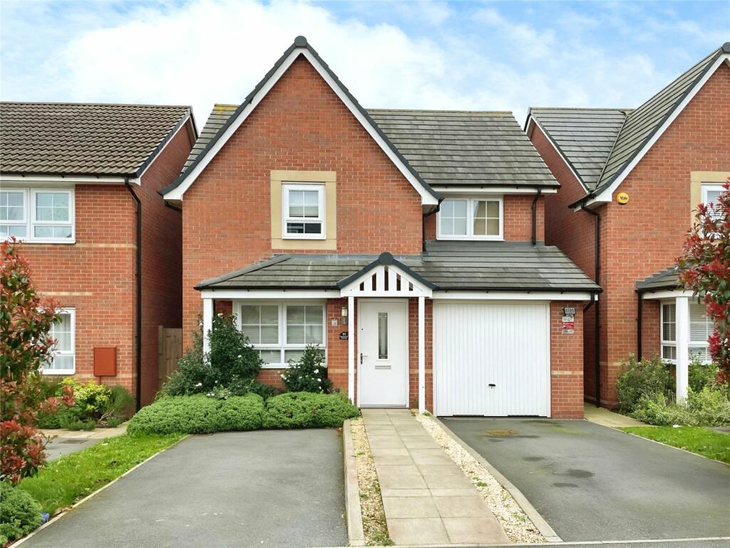3 bedroom detached house for sale in Broomfield Crescent, Leicester, Leicestershire, LE4