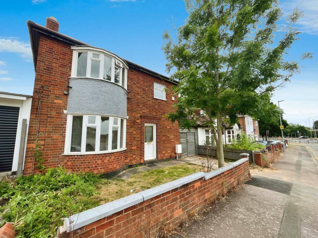 3 bedroom detached house for sale in Braunstone Close, Leicester