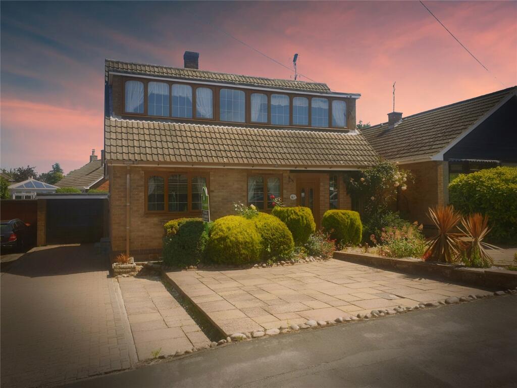 3 bedroom bungalow for sale in Trentham Road, Hartshill, Nuneaton