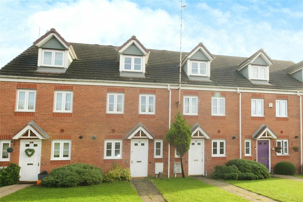 3 bedroom terraced house for sale in Walsingham Drive, Nuneaton