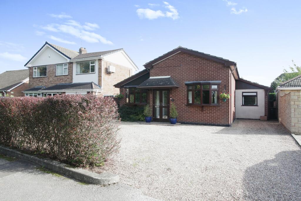 4 bedroom bungalow for sale in Magyar Crescent, Nuneaton, Warwickshire