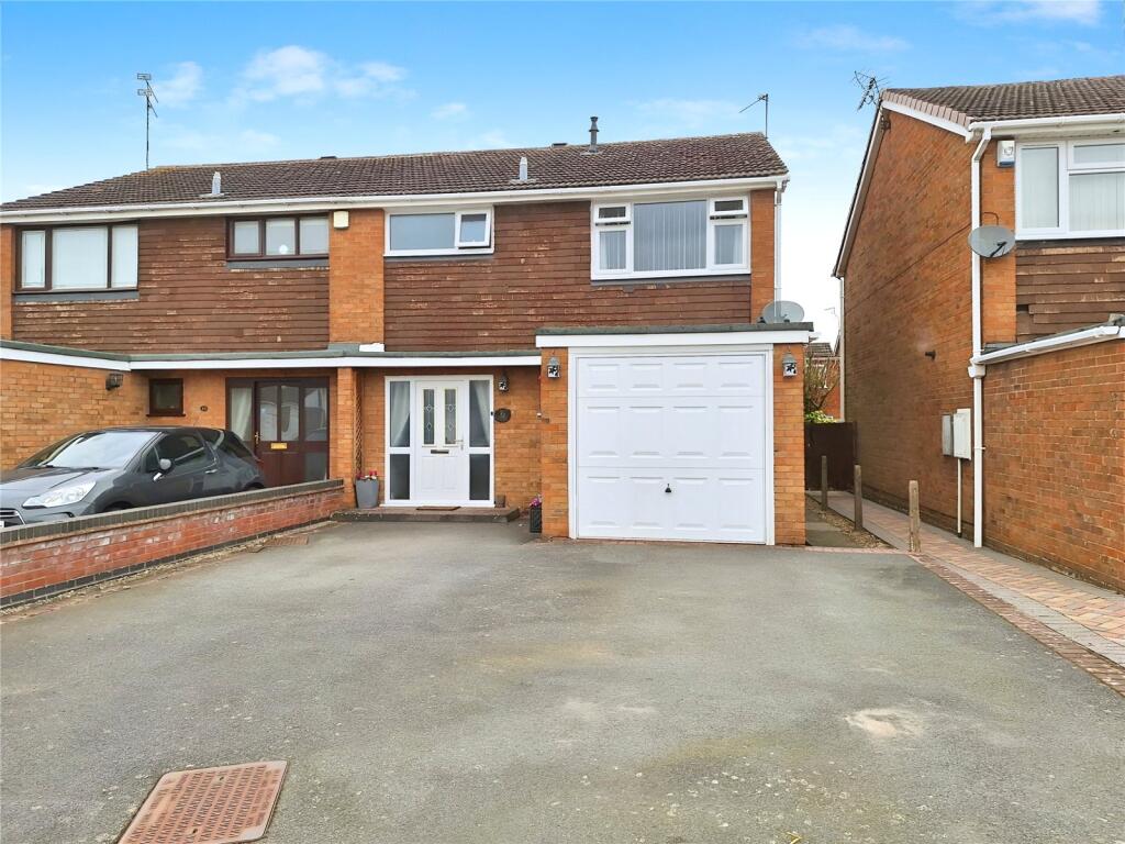 Main image of property: Chetwynd Drive, Nuneaton, Warwickshire, CV11