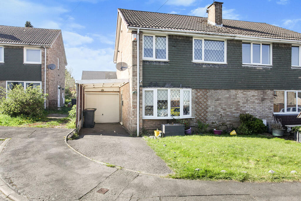 Main image of property: Brackendale Drive, Nuneaton, Warwickshire, CV10