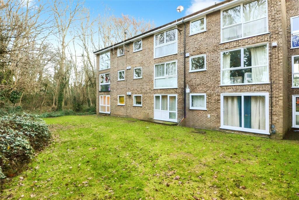2 bedroom flat for sale in Ashby Court, Hemel Hempstead, Hertfordshire, HP2