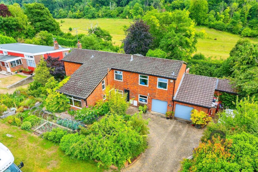 Main image of property: Highclere Drive, Hemel Hempstead, Hertfordshire, HP3