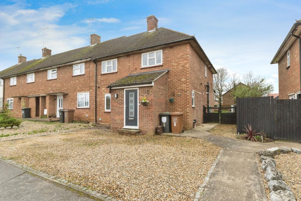 4 bedroom end of terrace house for sale in Hill Road, Codicote, Hitchin