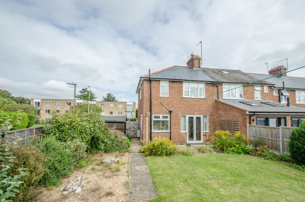 3 bedroom end of terrace house for sale in Stevenage Road, Hitchin