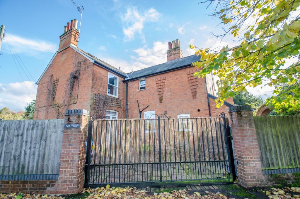 4 bedroom semidetached house for sale in Highbury Road, Hitchin