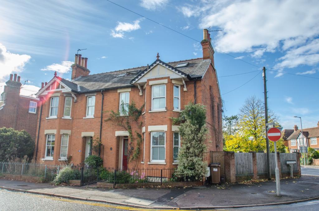 4 bedroom semidetached house for sale in Highbury Road, Hitchin