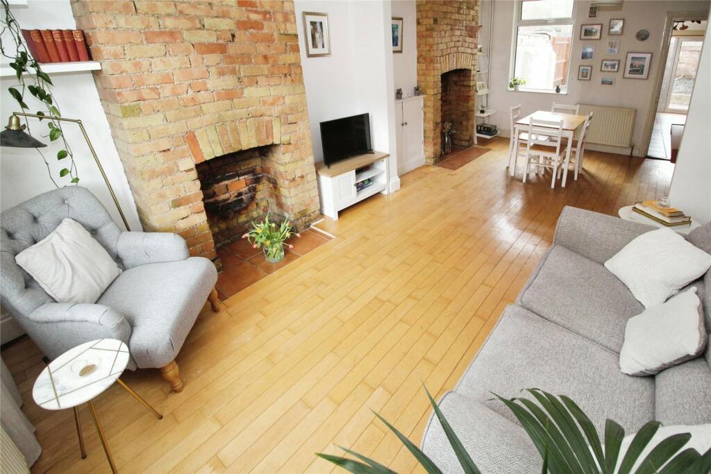 2 bedroom terraced house for sale in Hartington Street, Bedford