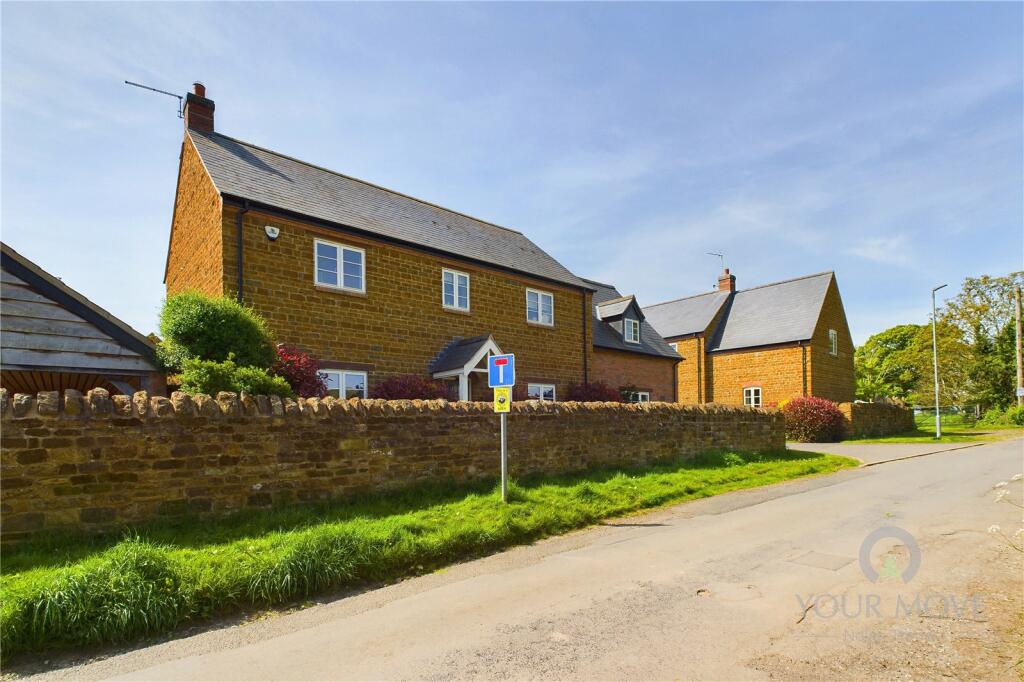 4 bedroom detached house for sale in Glassthorpe Lane, Harpole