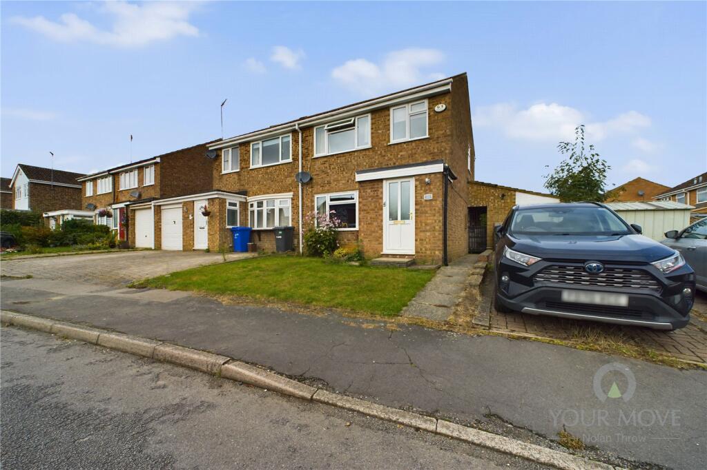 3 bedroom semidetached house for sale in Waggoners Way, Bugbrooke