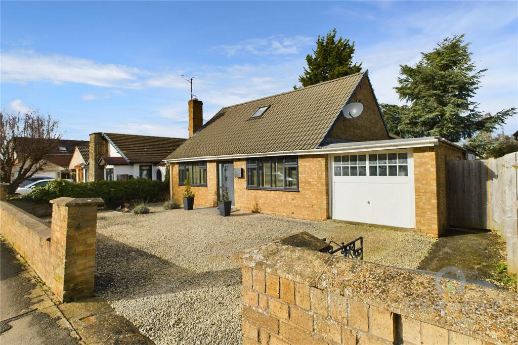 3 bedroom detached house for sale in Regent Road, Burton Latimer