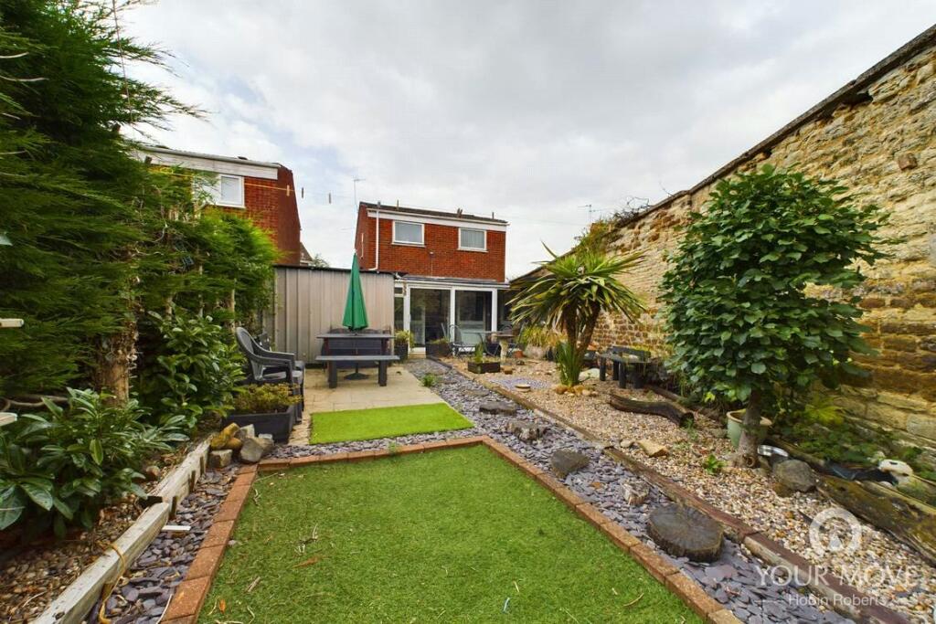 3 bedroom detached house for sale in Berry Green Road, Finedon