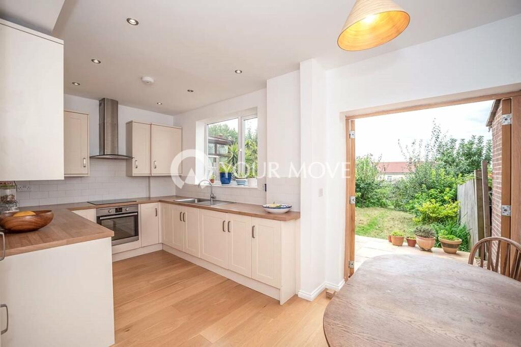 4 bedroom terraced house for sale in Dursley Road, London, SE3