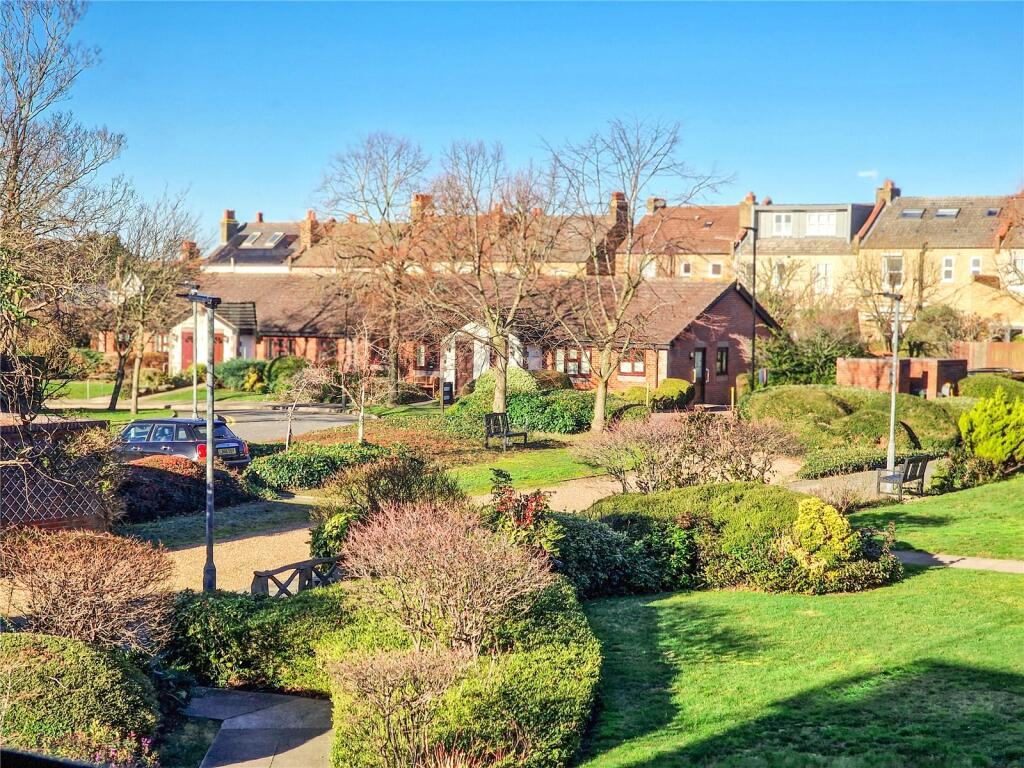 2 bedroom flat for sale in Friars Mews, London, SE9