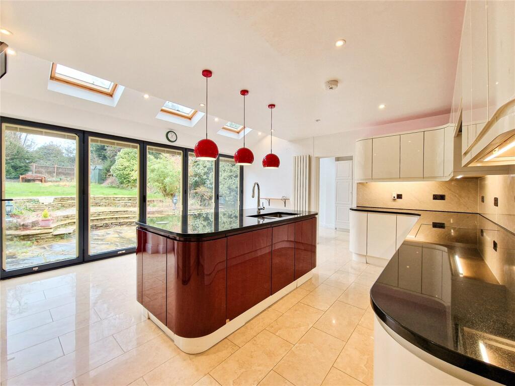 4 bedroom detached house for sale in Clarendon Way, Chislehurst, BR7