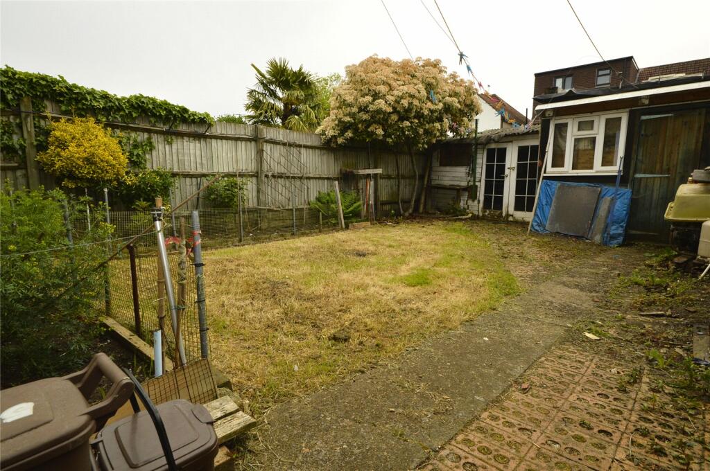 1 bedroom flat for sale in St. Barnabas Road, Sutton, SM1