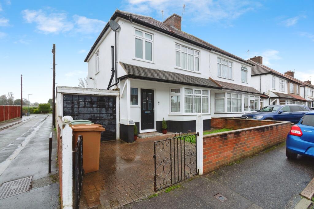 3 bedroom semidetached house for sale in Gomshall Avenue, Wallington, SM6