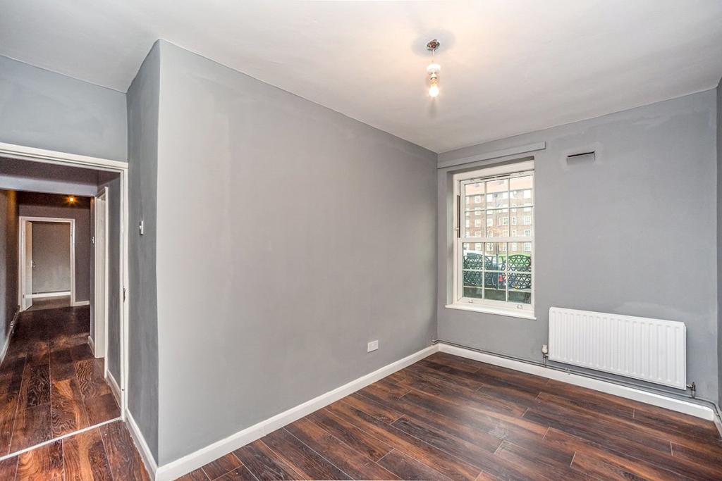 4 bedroom flat for sale in Peckham Park Road, London, SE15