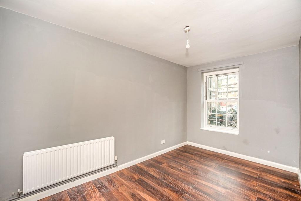 4 bedroom flat for sale in Peckham Park Road, London, SE15