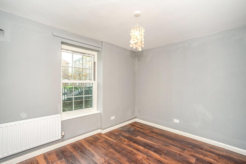 4 bedroom flat for sale in Peckham Park Road, London, SE15