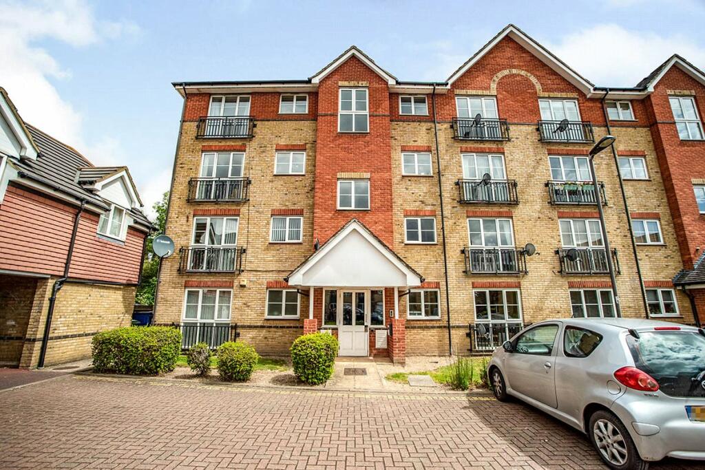 2 bedroom flat for sale in Joseph Hardcastle Close, London, SE14