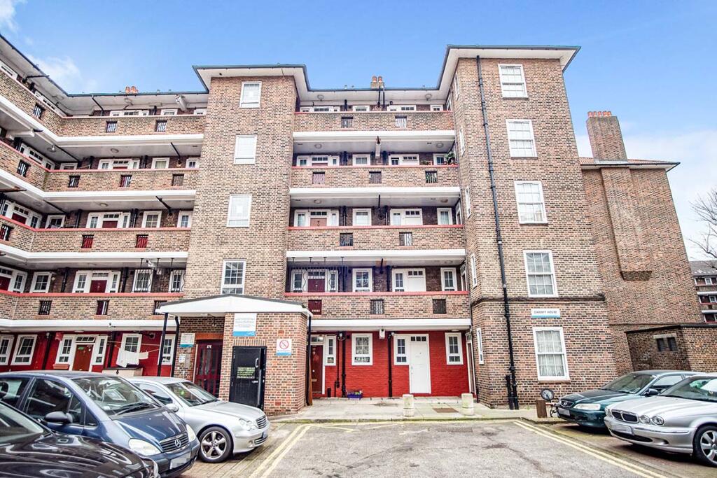2 bedroom flat for sale in Cardiff House, Peckham Park Road, London, SE15