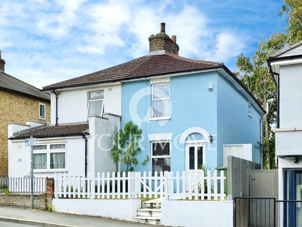 3 bedroom semidetached house for sale in Station Road, Crayford