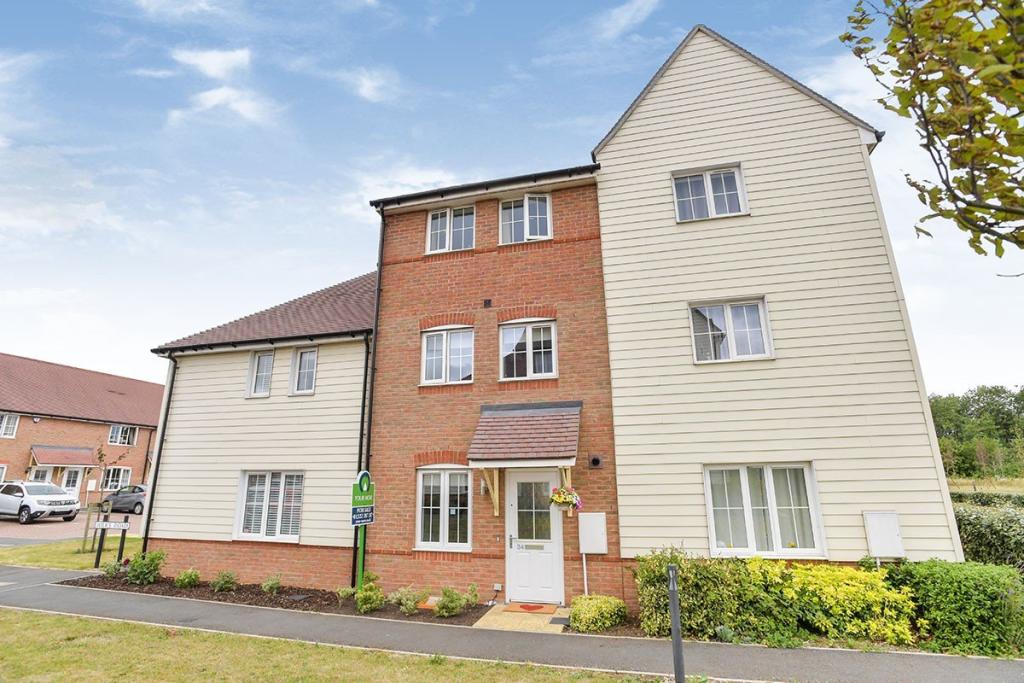 4 bedroom terraced house for sale in Wilks Road, Dartford, Kent, DA2