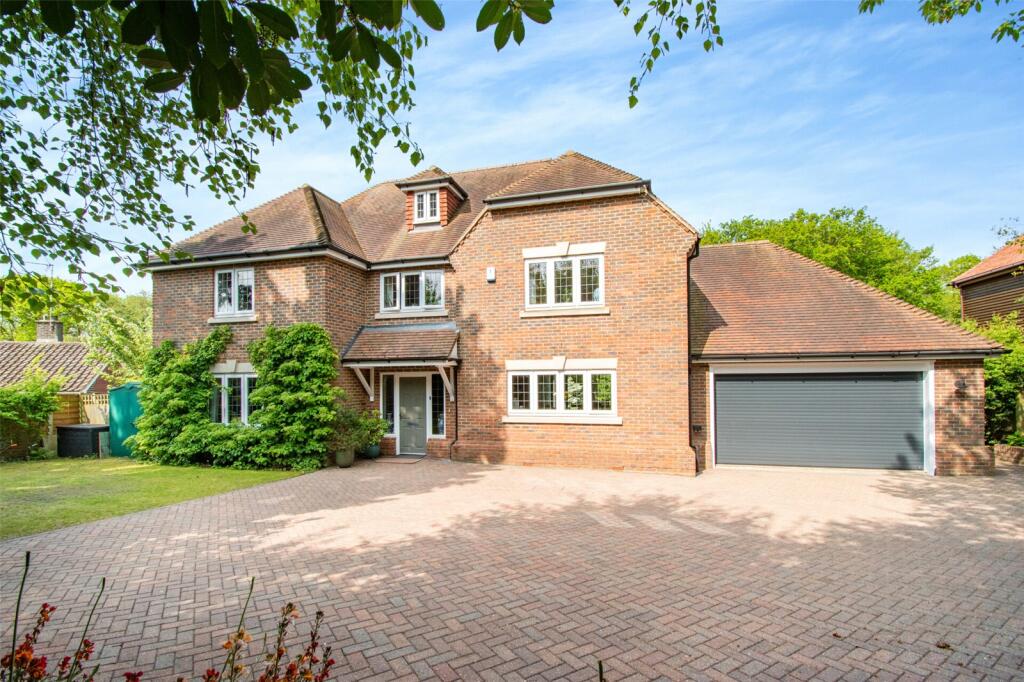 5 bedroom detached house for sale in Chapelwood Place, Sole Street, Cobham, DA13