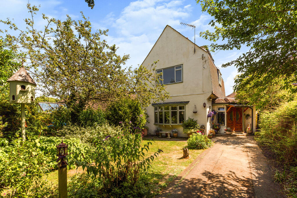 5 bedroom detached house for sale in Wrotham Road, Meopham, Kent, DA13