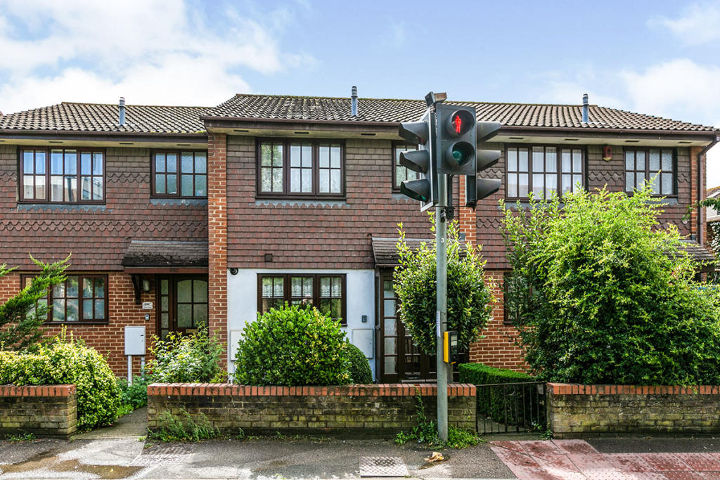 2 bedroom terraced house for sale in Main Road, Longfield, Kent, DA3