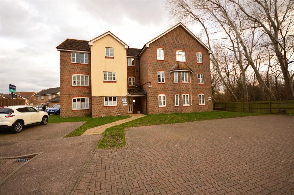 2 bedroom flat for sale in Redbourne Drive, London, SE28