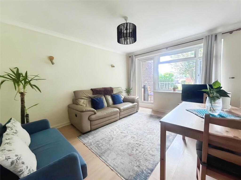Main image of property: 35 Bromley Road, Beckenham, Kent, BR3
