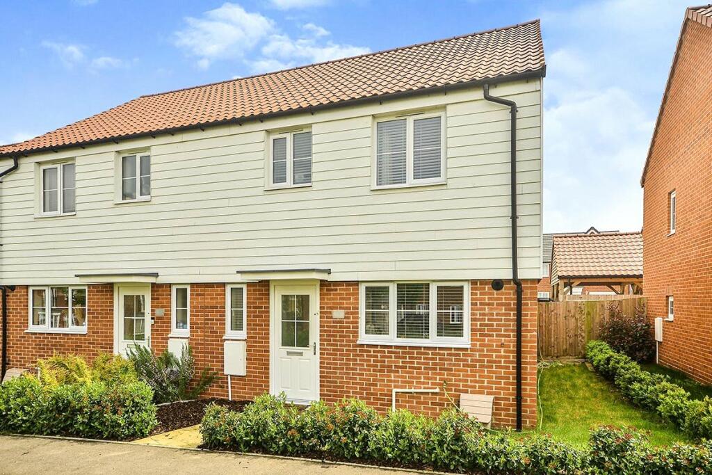 3 bedroom semidetached house for sale in Drift Road, Aylesham